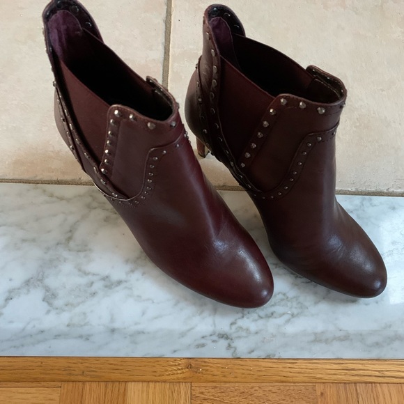 Vince Camuto- leather booties - Picture 4 of 4